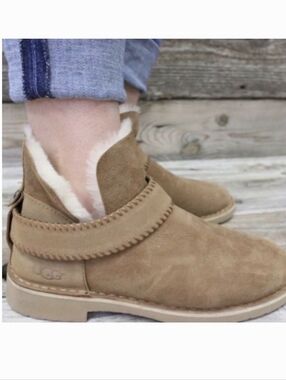 UGG Mckay Women's Short Suede Booties - Chestnut Brown